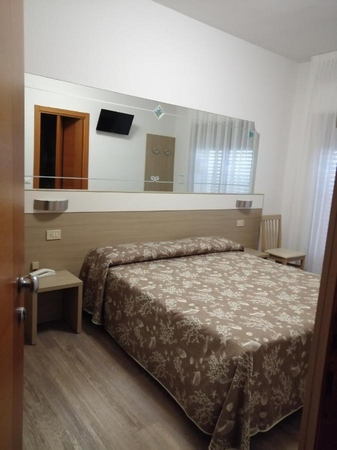 Hotel Columbia & Ninfea Лидо-ди-Езоло Экстерьер фото