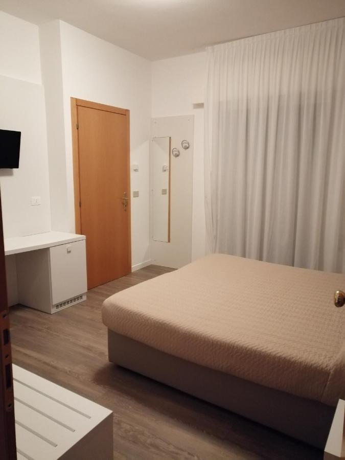 Hotel Columbia & Ninfea Лидо-ди-Езоло Экстерьер фото